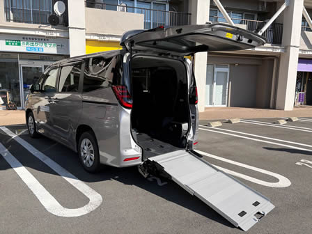 福祉車両ノアのスロープ